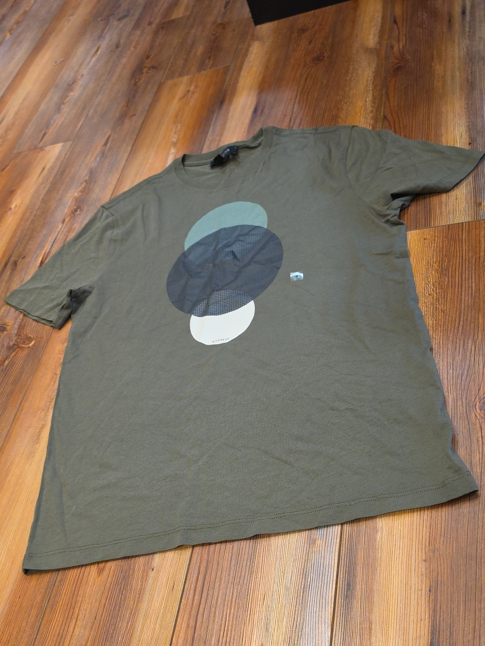 NWOT Express Short Sleeve Tee with Circular Graphic